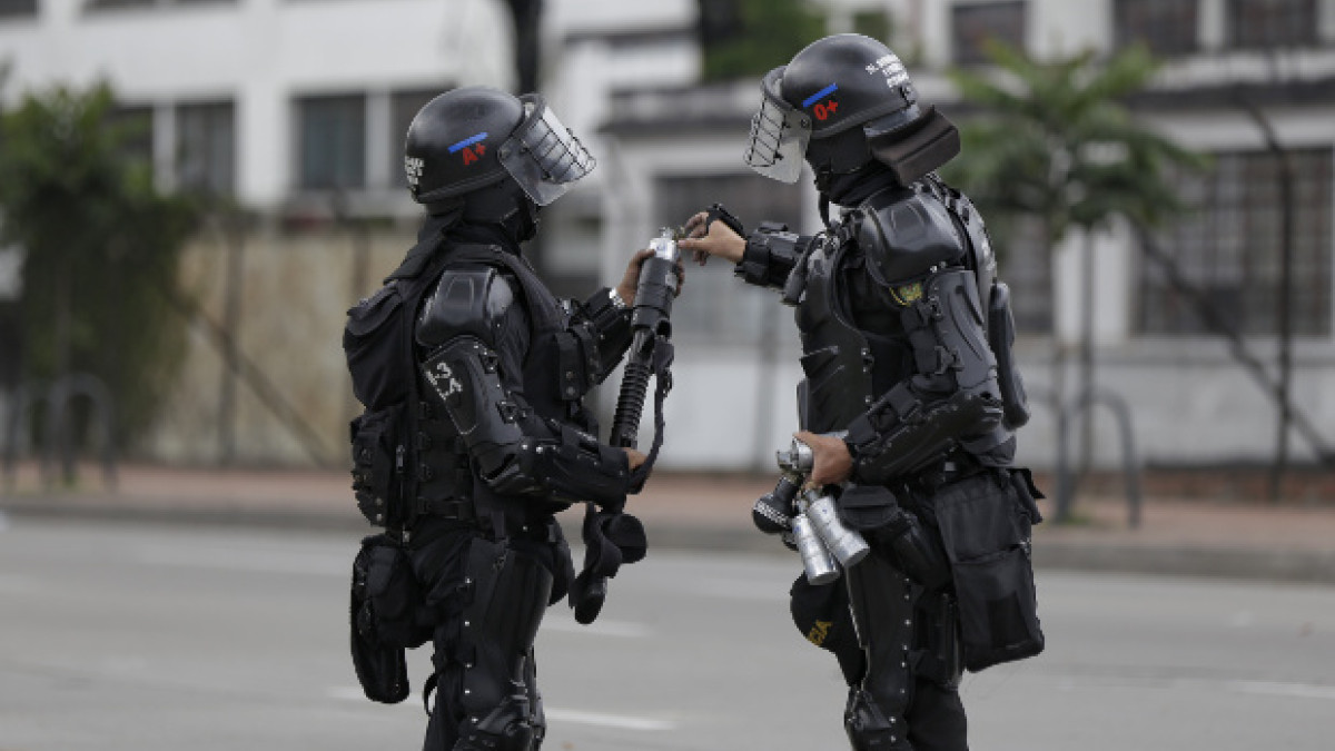 Las investigaciones demostraron que el agente le disparó a la joven violando los protocolos.