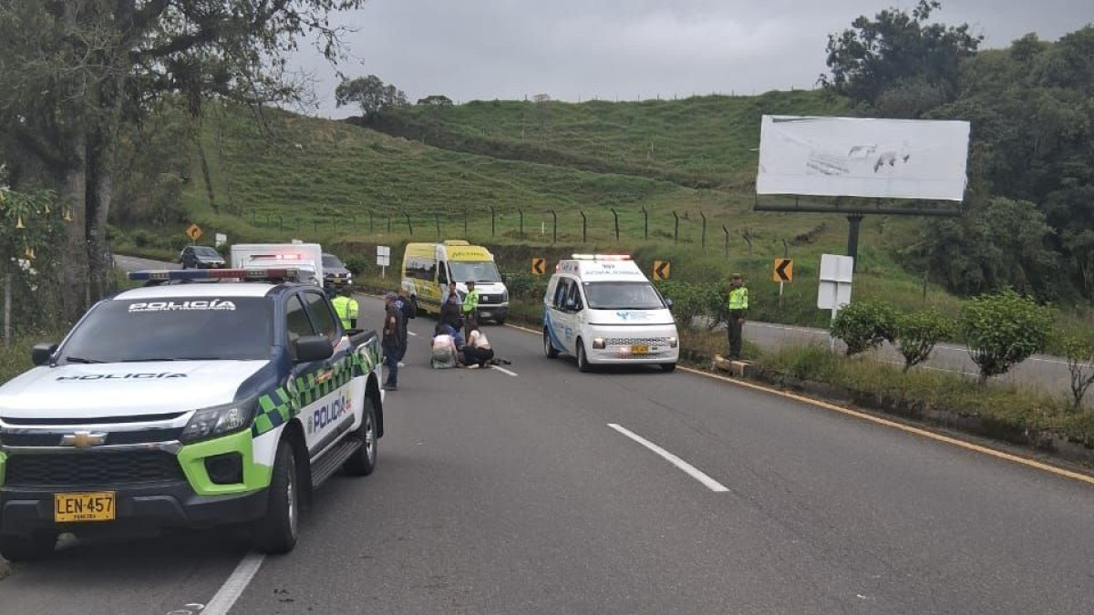 Foto| Cortesía| LA PATRIA  Según las primeras informaciones de las autoridades de tránsito, el camión presentó una falla en el sistema de frenado mientras descendía por el sector, lo que provocó la pérdida de control del vehículo.