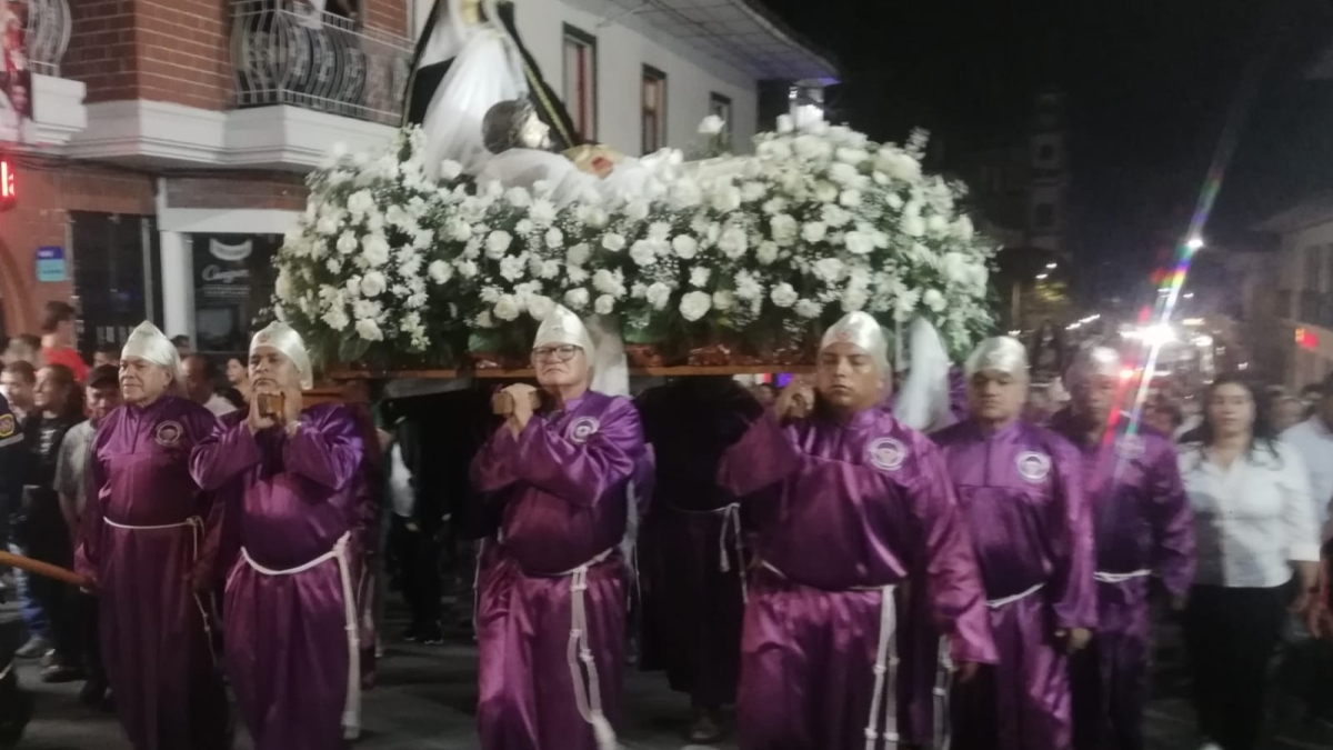 Procesión de La Soledad en Riosucio. Los fieles también cantaron y oraron con total expresión de fe.