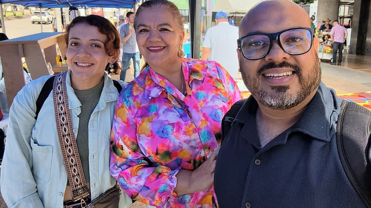 Catalina Arias, María Alfenesis López y Heider Lacera, coordinador nacional de Justapaz, en Manizales.