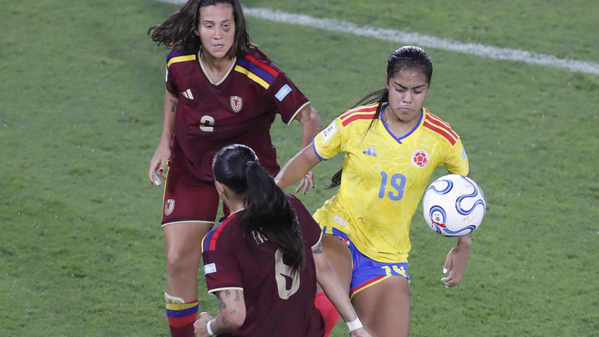 La selección Colombia venció 2 - 1 a Venezuela en la quinta jornada de la Liga de Naciones Femenina y se consolida en la parte alta de la tabla.