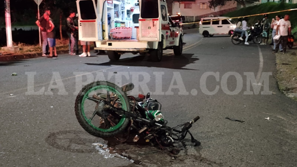 Así quedó una de las motocicletas tras el choque. Uno de los dos conductores resultó lesionado y fue trasladado a un centro asistencial.