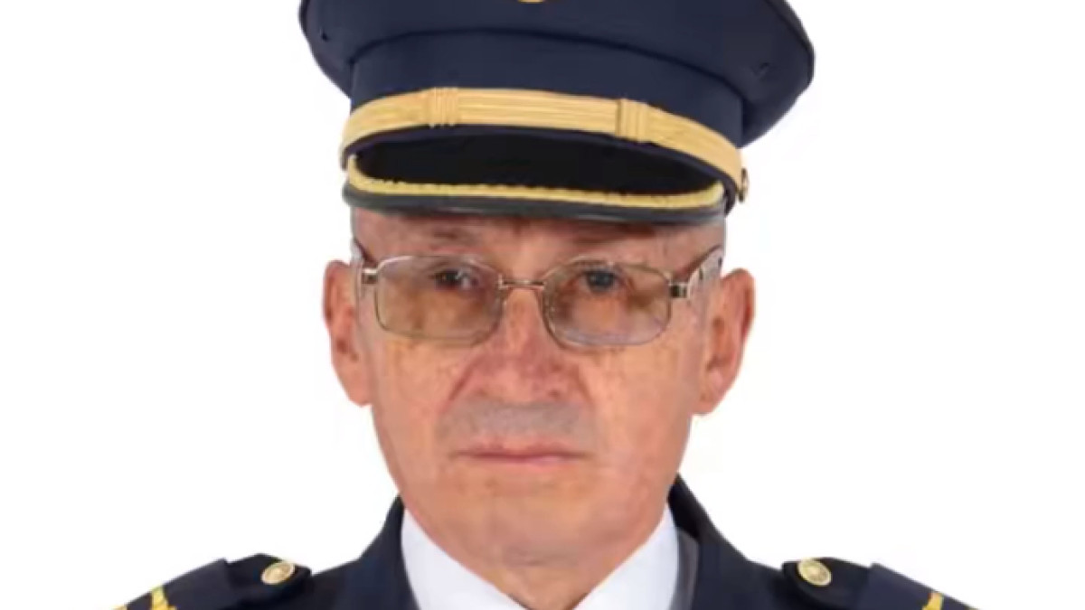 El teniente de Bomberos Carlos Mario Piedrahíta Pérez murió en Manizales. Su compañeros le hicieron emotivo video para despedirlo.