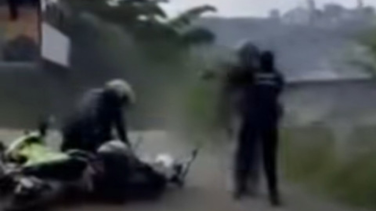 El motociclista terminó judicializado y queda a disposición de la Fiscalía por violencia contra servidor público.