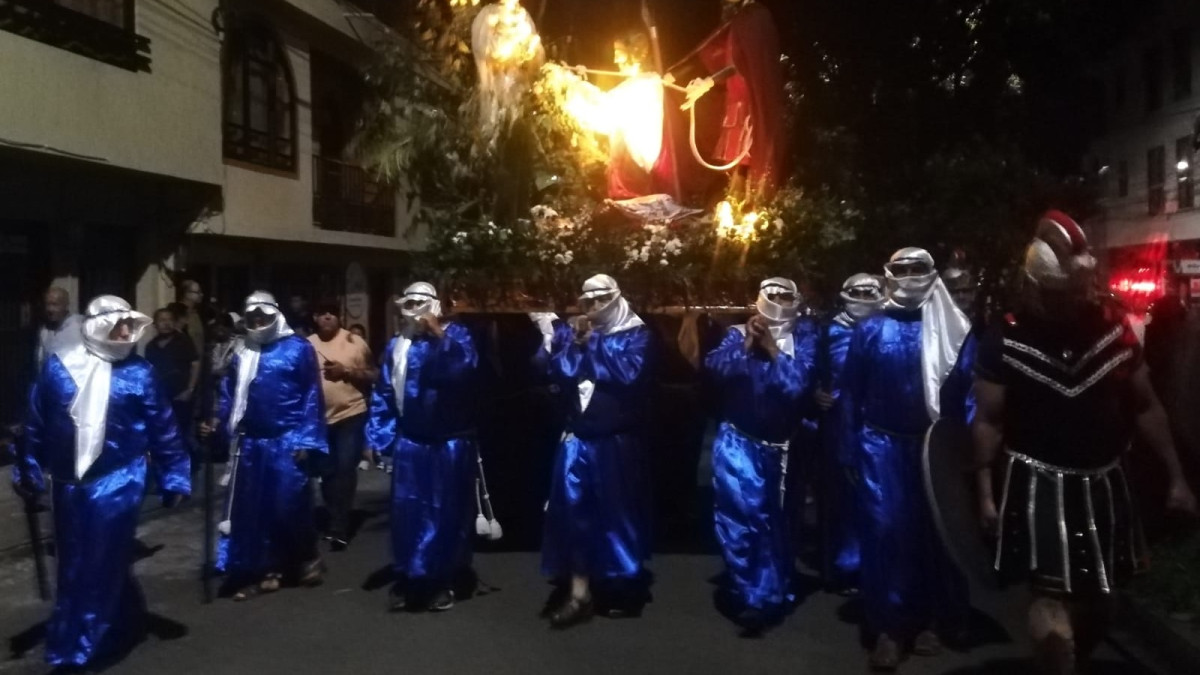 Procesión del Prendimiento en Riosucio. Con oraciones y lectura de mensajes de reflexión se revivió el acontecimiento de la traición a Jesús.