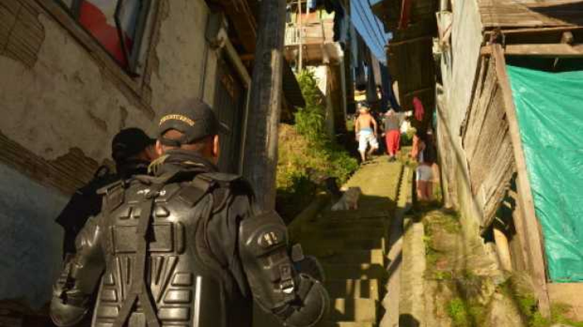 Foto|Archivo| LA PATRIA  Primer operativo de hace 10 años en Sierra Morena. Ese mismo día la Policía Metropolitana encontró a orillas de la quebrada Olivares una caleta de droga. Estaba oculta en una cueva de 12 metros de profundidad.