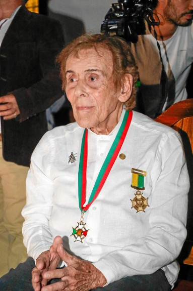 Condecoración  por su labor artística