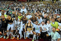 Cinco años debieron pasar para que el Once Caldas volviera a instancias semifinales de la Liga en Colombia. Lo hizo y ahora su fiel hinchada espera que el equipo, después del bajón que por poco lo deja fuera del torneo, mejore para que recupere la fe perdida y le devuelva el sitio que no debió dejar entre los grandes del fútbol colombiano.