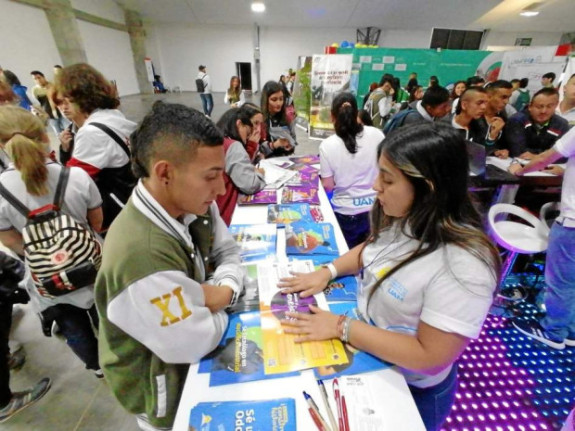 Hoy y mañana LA PATRIA realiza la versión anual de la Feria Educativa Expo U, que pone a disposición de estudiantes de grados décimo y once, en un solo sitio, la oferta de educación superior de Manizales y de la región. La cita es en el Centro Cultural Rogelio Salmona de la Universidad de Caldas, de 7:30 a.m. a 1:00 p.m. Aporta esta Feria a la toma de decisiones de los alumnos para escoger carrera universitaria, técnica o tecnológica. Entrada gratuita.