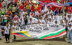 Las iglesias cristianas de Colombia convocan para hoy en varias ciudades del país a una marcha en favor de la paz. La invitación es para todos los que crean en Jesús, independiente de la religión que profesen. En Manizales saldrá de El Triángulo a la 1:00 p.m. hasta llegar al parque Ernesto Gutiérrez, donde habrá una concentración. Invitan a asistir con camiseta blanca, llevar la bandera nacional y pancartas alusivas a Jesús.