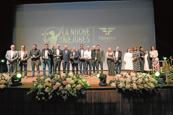 Entre 60 nominados de la región, Fenalco Caldas reconoció a 12 de ellos en lo que denomina la Noche de los Mejores, premio con el que exalta el esfuerzo y el tesón de comerciantes y empresarios. Entre los premiados estuvo Sumatec, que ganó el Mercurio de Oro por su larga trayectoria industrial; Buencafé Liofilizado de Colombia, el galardón de Sostenibilidad; la Industria Licorera de Caldas, el premio Gratitud Gremial, y Copantex, de Riosucio, por su dinámica exportadora, generación de empleo y liderazgo en 