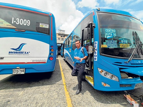 Ángel Fabián Arias Carvajal, conductor de Socobuses, es ejemplo de servicio y solidaridad tras haber auxiliado a un menor de edad que transportaba en una buseta en la ruta La Sultana-La Linda. El adolescente recibió escopolamina de un desconocido y en medio de la reacción Ángel Fabián no dudó en socorrerlo; a través de la Policía facilitó la ubicación de sus padres y que pudiera llegar a un centro asistencial. Destaca la formación que ha recibido en Socobuses para sortear casos como este. Acción digna de im