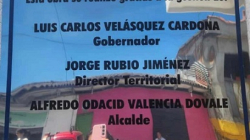 Sorpresa en placa conmemorativa