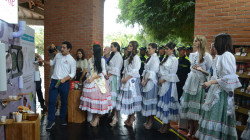 Reinas de exposición en el proceso del café en recorrido a Chinchiná 
