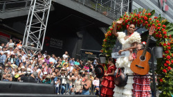 Júbilo en el recorrido de las manolas en las Carretas del Rocío
