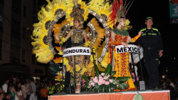 Noche de luces y de trajes típicos alumbró la avenida Santander con el Desfile de las Naciones