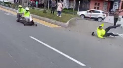 Video: carrito de balineras en Manizales se llevó al policía