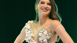 Cristiane Stipp le da a Brasil por novena vez la corona del Reinado Internacional del Café 