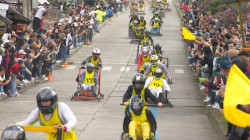 Arrojo, vértigo, velocidad y emociones por todas partes en los carritos de balineras de la Feria de Manizales