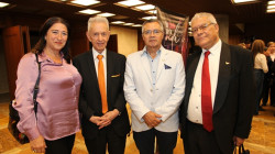 Fotos | Argemiro Idárraga | LA PATRIA Luz Helena García, Diego María Arias, Germán Aristizábal, presidente de la Liga Contra el Cáncer, seccional Caldas, y Antonio Franklin Muñoz.
