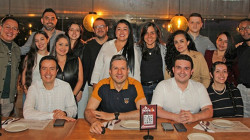 Cenas en los restaurantes La Farfalla y Buffalo Republic, en Manizales