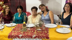 Nelly Franco acompañada de sus hijas: Blanca Inés, Carmenza , Amparo, María Cecilia, Olga Nelly y Luz Marina Marín.