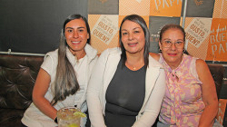 Encuentro de amigas en el restaurante La Patatería de Manizales