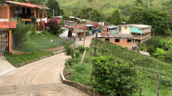 Entregan nuevas placas huella en Neira