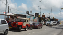 Suspenden desalojo de los comerciantes de los remolques del mirador de Chipre