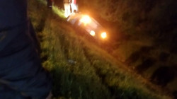 Un vehículo se desengranó y cayó a una quebrada del barrio Bengala