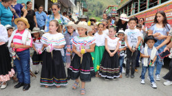 La fiesta en Pensilvania comenzó con el desfile de hacheritos