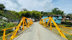Repararon el puente de La Estrella y se volvió a dañar en Chinchiná