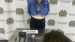 Detienen a dos colombianas por traficar cocaína en el cabello