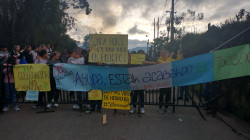 Hacen plantón en Gallinazo (Villamaría) para solicitar reparaciones en la vía a la vereda