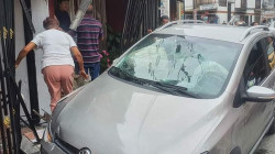 Organismos de socorro atienden vehículo descarrilado y casa desplomada en Manizales