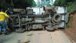 Furgón se volcó en la vía Marquetalia-Victoria 