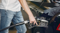 Galón de gasolina subirá hasta $400 en enero