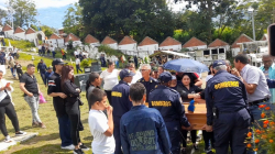 Despidieron con honores al bombero Quintero