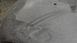 Cae ceniza en Caldas, saque el tapabocas