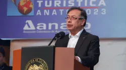 Petro reivindica el turismo como una alternativa para las divisas petroleras