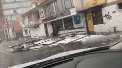 Fuerte aguacero en Manizales provoca caída de techos y desbordamiento de quebrada