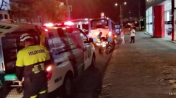 Vuelve y juega: pasajera se cayó de una buseta en Manizales