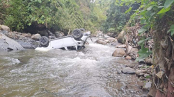 Carro terminó en una quebrada tras salirse de la vía en zona rural de Neira (Caldas)