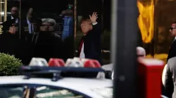 El expresidente de EE.UU. llega a la Torre Trump en medio de una gran expectativa