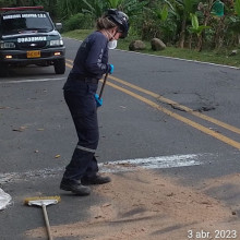 Limpiaron mancha de aceite en la Troncal de Occidente, en Anserma (Caldas)