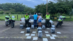 A un hombre y a una mujer en embarazo los cogieron con 120 kilos de droga en el 41