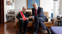 La poeta manizaleña Maruja Vieira recibió la Orden Nacional al Mérito