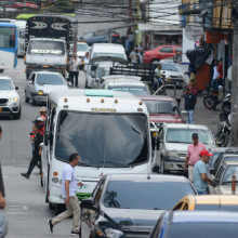 Todavía persisten los mal parqueados en Manizales