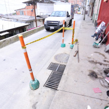 Acumulación de basuras en alcantarillado, causa de inundación en San Joaquín (Manizales)