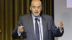 Amplían 3 meses más suspensión de Álvaro Leyva, investigado por licitación de pasaportes